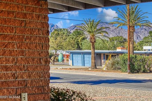 2261 Rainbow Vis Dr, Tucson AZ 85712-2914 exterior