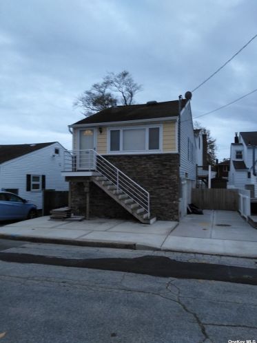 114 Malecon St, East Rockaway NY  11518-2328 exterior