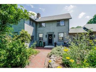 18 Hebron Rd, Manchester, CT 06043-7606