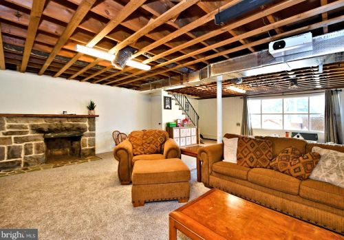 1472 Timberline Dr, Pottstown PA  19465-7234 exterior