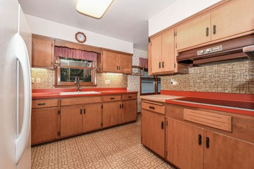 1426 Homestead Trl, Thiensville WI  53092-3217 exterior