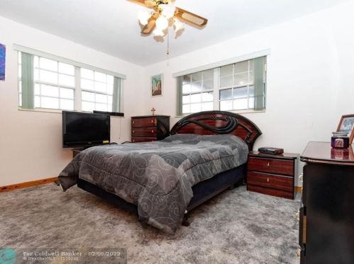 934 72nd St, Hialeah FL  33014-5226 exterior