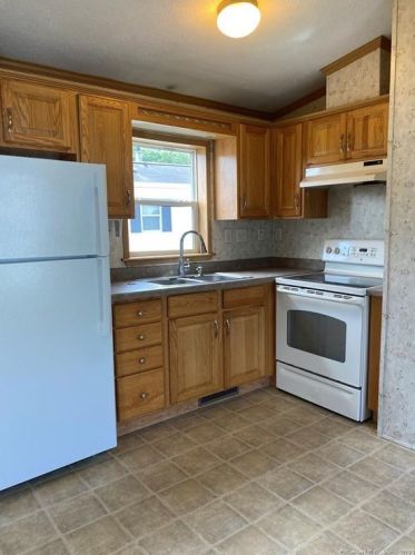 2 1st St, Beacon Falls, CT 06403-1604