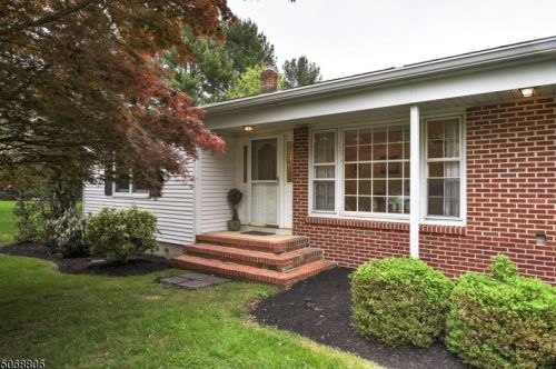 4 Fieldstone Way, White House Station, NJ 08889-3953
