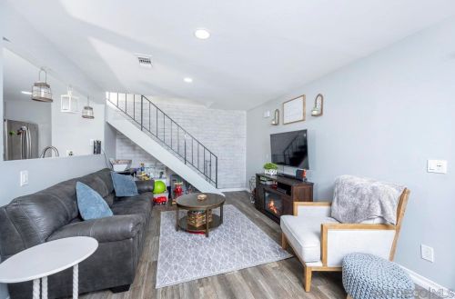 12116 Wintergreen Dr, Lakeside, CA 92040-4062