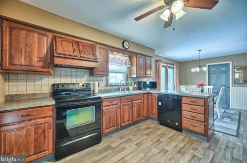 7211 Jefferson St, Harrisburg PA 17111-5246 exterior