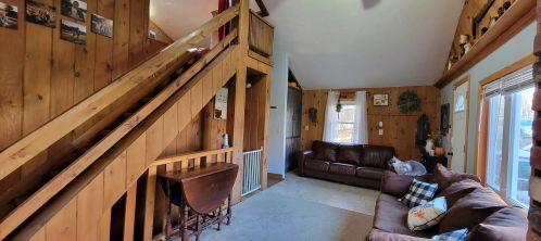 9 Hemlock St, Hillsboro NH  03244-5027 exterior