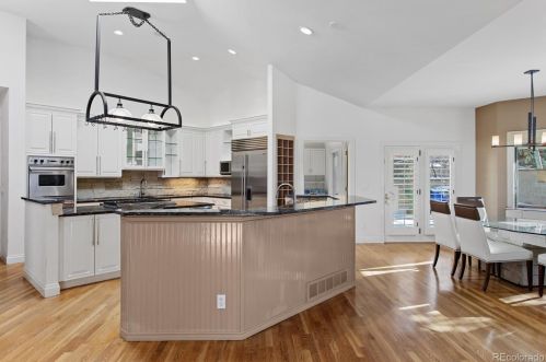 93 Glenmoor Dr, Englewood CO 80113-7117 exterior