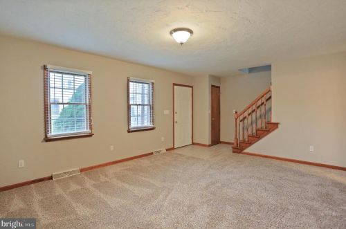 11 Ridge Ave, Hanover, PA 17331-2041