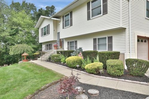 254 Route 303, Valley Cottage, NY 10989-2521