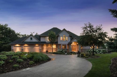 322 Birkdale Ct, Hudson, WI 54016-8064
