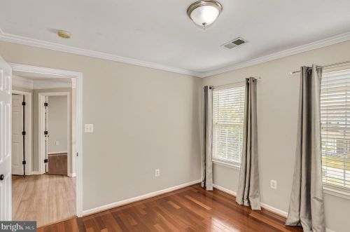 6733 Sutton Oaks Way, Gainesville VA  20155-1489 exterior