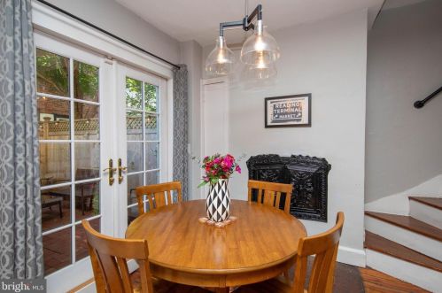 401 Iseminger St, Philadelphia PA  19147-1113 exterior