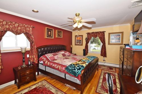 4 Merrimac Ct, Huntington Station NY  11746-6011 exterior