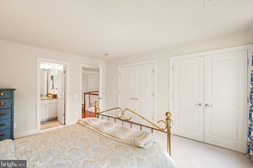 20906 Mcintosh Pl, Leesburg VA  20175-6372 exterior