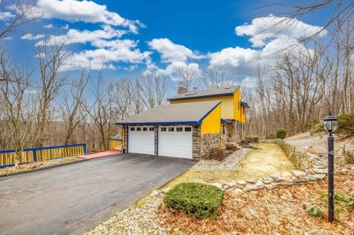 80 Mount Sumner Dr, Manchester CT  06043-7248 exterior