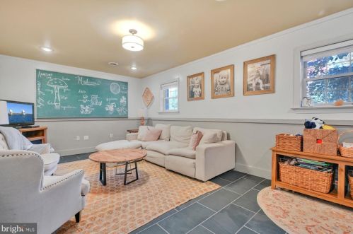 60 Aspen Dr, Mount Joy PA  17552-9512 exterior
