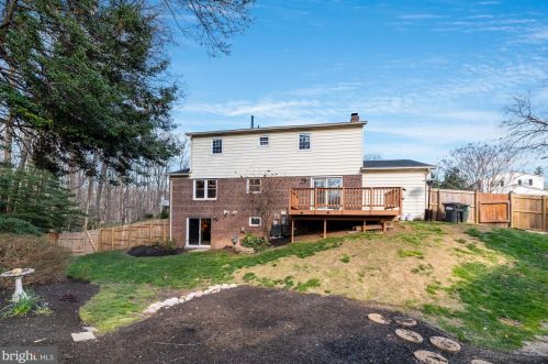 6820 Spur Rd, Springfield VA 22152-2638 exterior