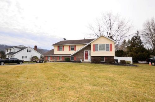 2508 Meadow Lane Dr, Easton, PA 18040-7518