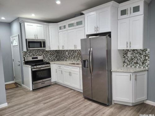 9150 115th St, Jamaica, NY 11418-3137