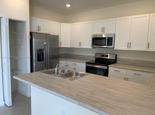 3433 113th Ter, Hialeah FL  33018-6607 exterior