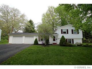 7 Wedgewood Dr, Penfield, NY 14526-1311