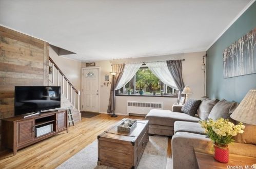 153 Greenwood Dr, Babylon, NY 11703-3414