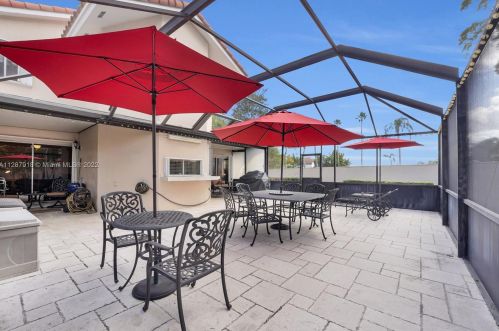 18126 61st Pl, Hialeah FL  33015-5601 exterior