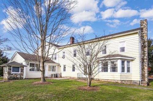 221 Oscawana Lake Rd, Tompkins Corners NY  10579-2600 exterior