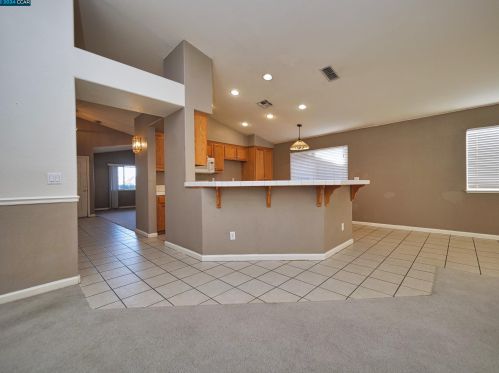 1062 Schadeck St, Manteca CA  95336-5956 exterior