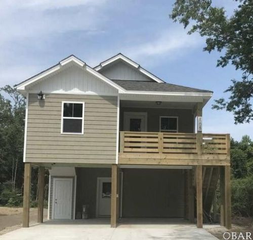 105 Lobi St, Jarvisburg, NC 27947-9001