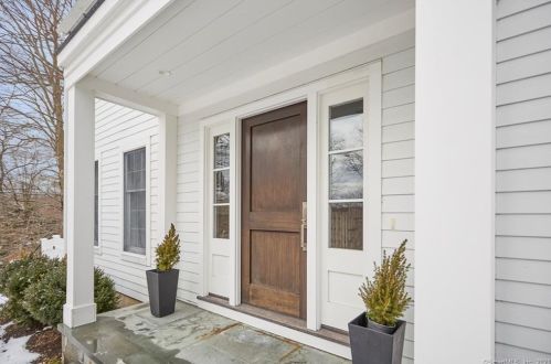 20 Aspen Ln, Stamford, CT 06903-3033
