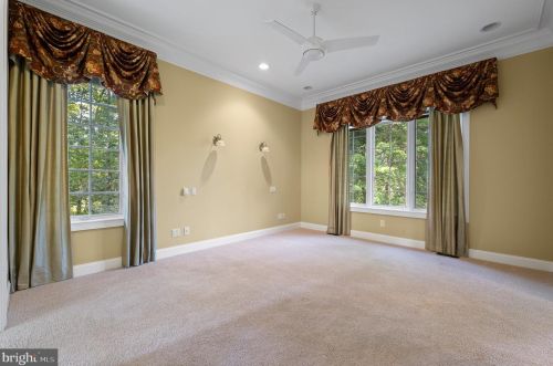 100 Deer Vly Ln, Wilmington DE  19807-1912 exterior