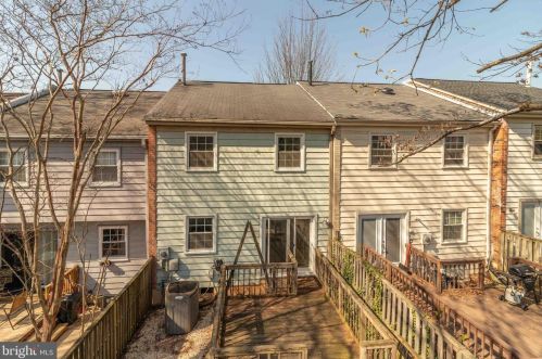 2056 Mayflower Dr, Woodbridge, VA 22192-2340