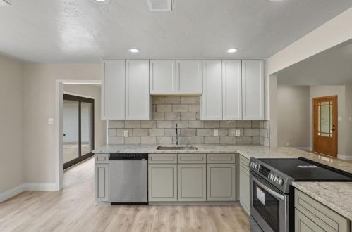 2132 Pembrooke Pl, Denton TX  76205-8208 exterior