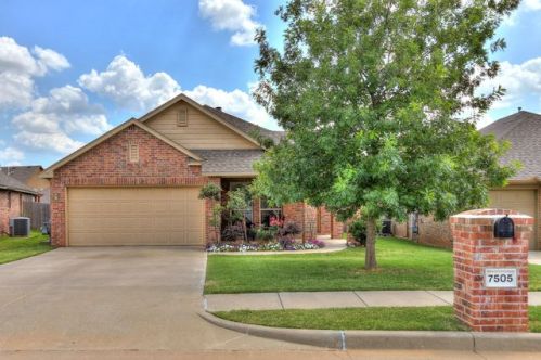 7505 Runner St, Yukon, OK 73099-9602