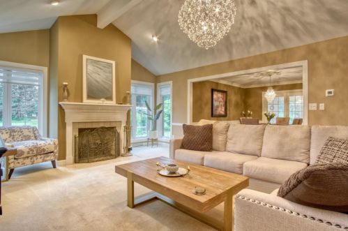13 Hawthorne Dr, Valpo, IN 46383-6609