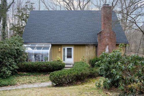 46 Ash Swamp Rd, Woodbury, CT 06798-2919