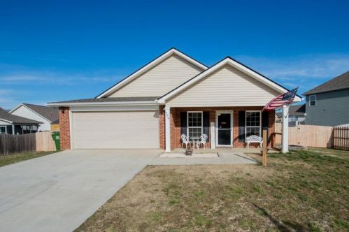 906 Thunder Creek Dr, Maryville, TN 37801-9343