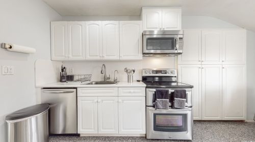 947 Montauk Ave, Islip Terrace NY  11752-1206 exterior