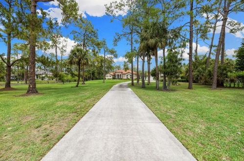1680 Oakes Blvd, Naples, FL 34119-8655