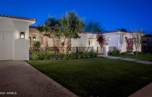 8102 Del Caverna Dr, Scottsdale AZ 85258-2322 exterior