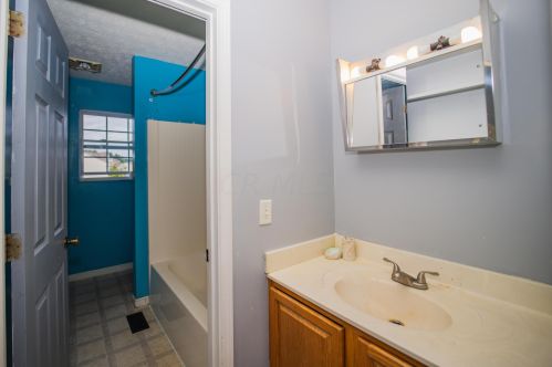 1032 Legacy Ln, Pataskala OH  43062-8078 exterior