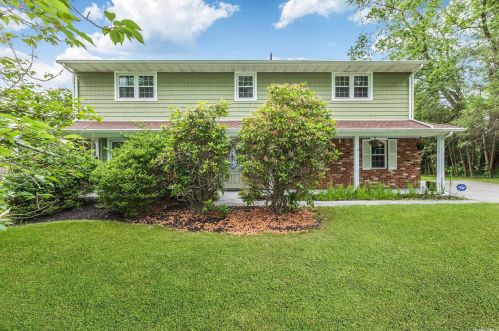 259 Cedar Rd, Elwood, NY 11731-4704