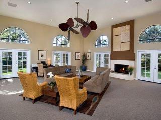 7205 Charmant Dr, San Diego CA  92122-4383 exterior