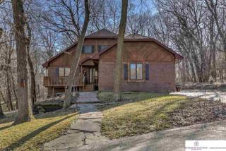 6015 Bennie Day Rd, Omaha, NE 68152-1438