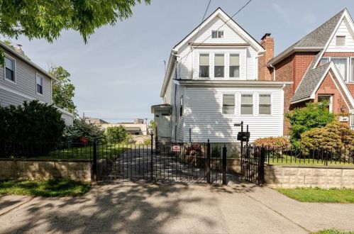 826 Revere Ave, Bronx, NY 10465-2225