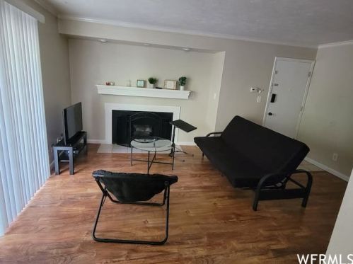 450 Creekside Cir, Salt Lake City, UT 84107-6361