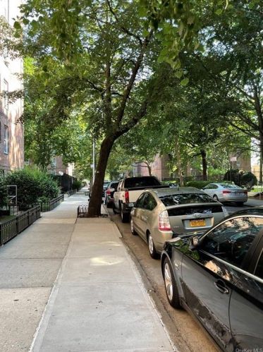 1480 Thieriot Ave, Bronx NY  10460-3827 exterior