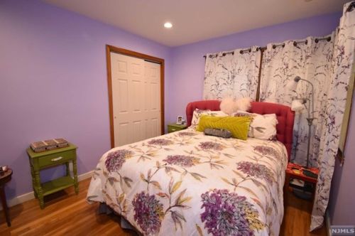 26 Elmwood Ter, Elmwood Park NJ  07407-1729 exterior